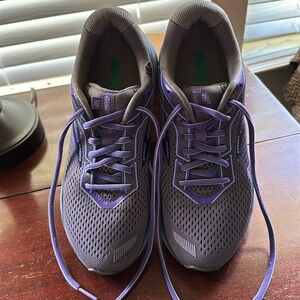 Brooks Ghost 12 DNA loft. Size 9-1/2 M. Purples ,gray. Blue.